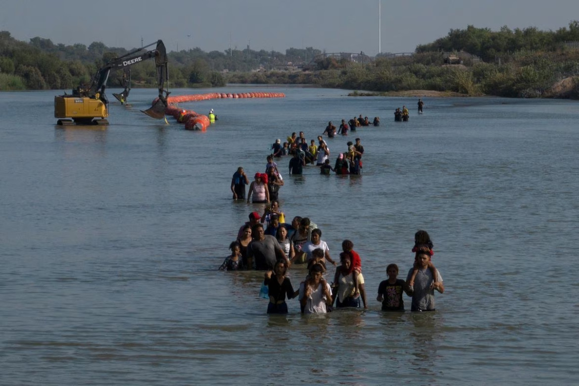 Boyas ubicadas en el límite entre México y EEUU. Foto: Reuters