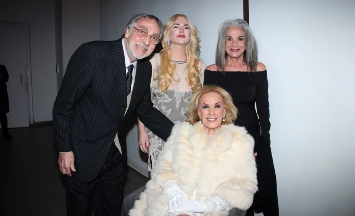 Luis Brandoni, Esmeralda Mitre, Ana María Picchio y Mirtha Legrand. Foto: NA.