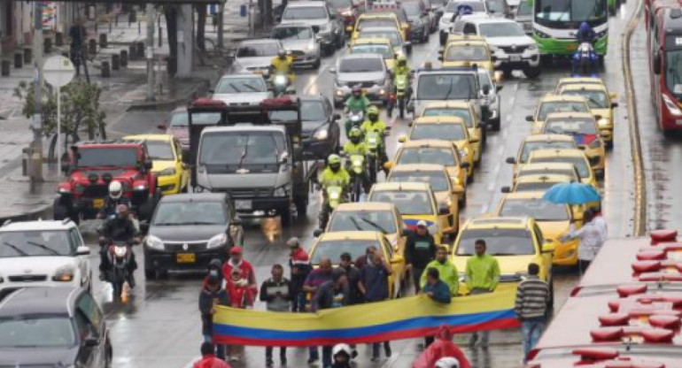 Varios conductores se movilizan hasta el Ministerio de Transporte. Foto: El Tiempo.