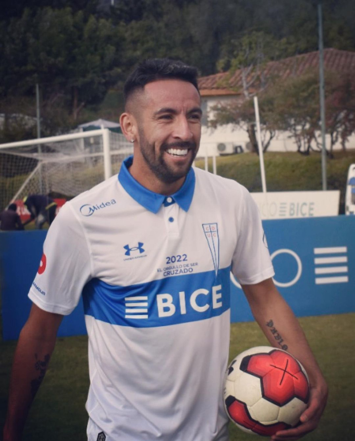 Mauricio Isla en su última experiencia en Universidad Católica. Foto: Instagram.