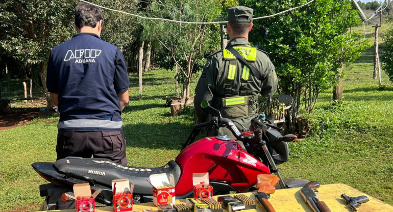 Operativo Aduana contra contrabando de armas. Foto: prensa