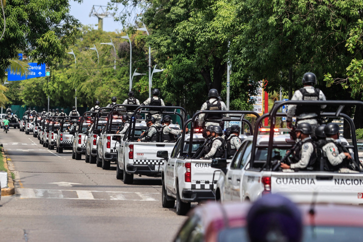 México aumentó los efectivos policiales en la playa de Acapulco. Foto: EFE.