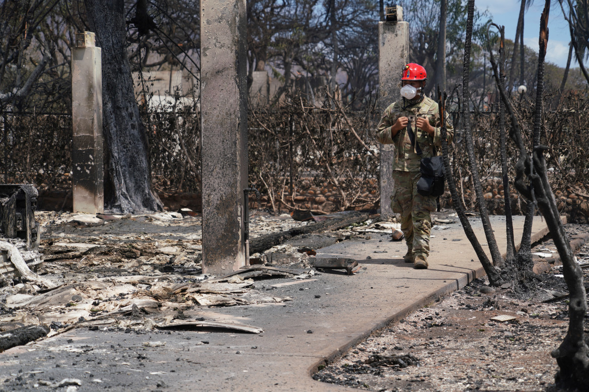 Miembros de la Guardia Nacional de Hawái se encuentran en Maui. Foto: Reuters.