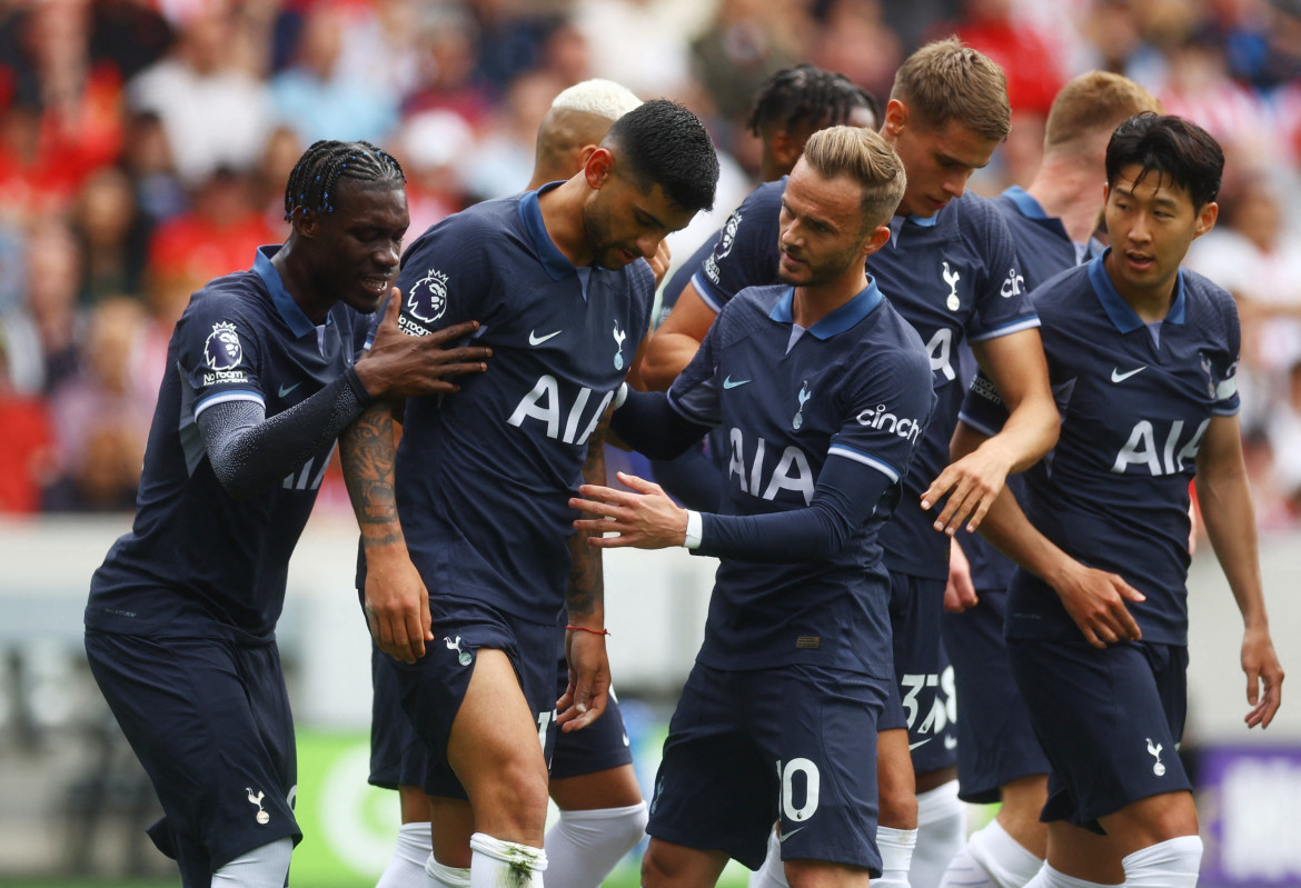 La lesión de Cristian Romero en el empate ante Southampton. Foto: Reuters.