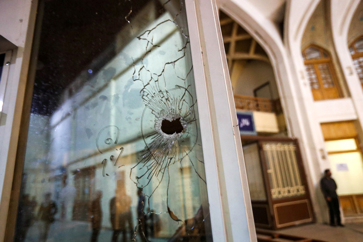 Atentado a santuario en Irán. Foto: Reuters.