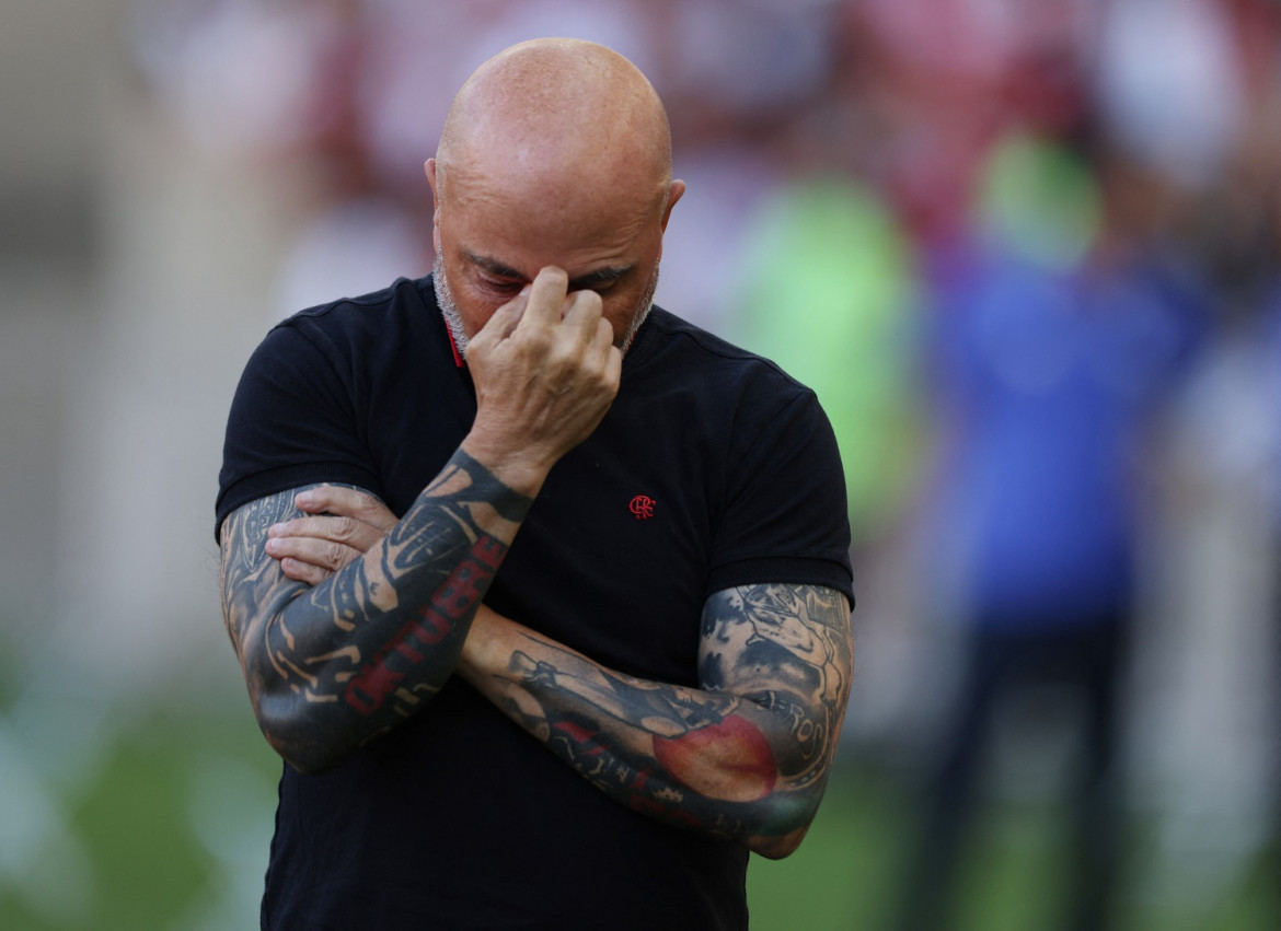 Jorge Sampaoli fue abucheado por los hinchas de Flamengo. Foto: Reuters.