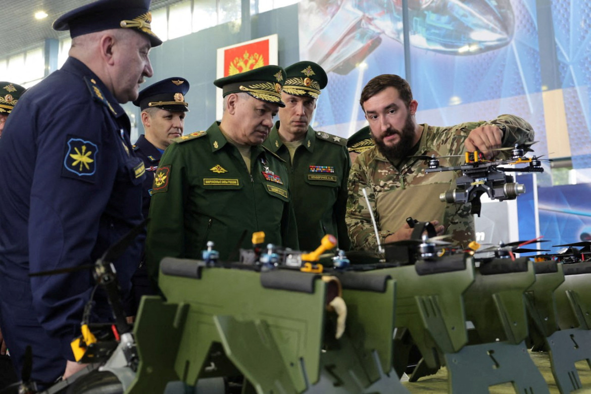 Foro Army 2023 en Rusia. Shoigú y otros militares. Foto: Reuters.