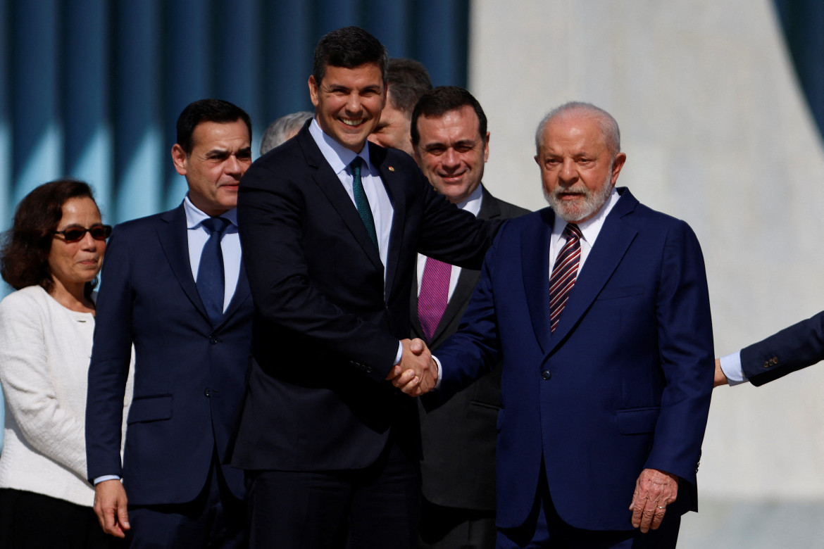 Santiago Peña, presidente de Paraguay y Lula da Silva, presidente de Brasil. Foto: Reuters.