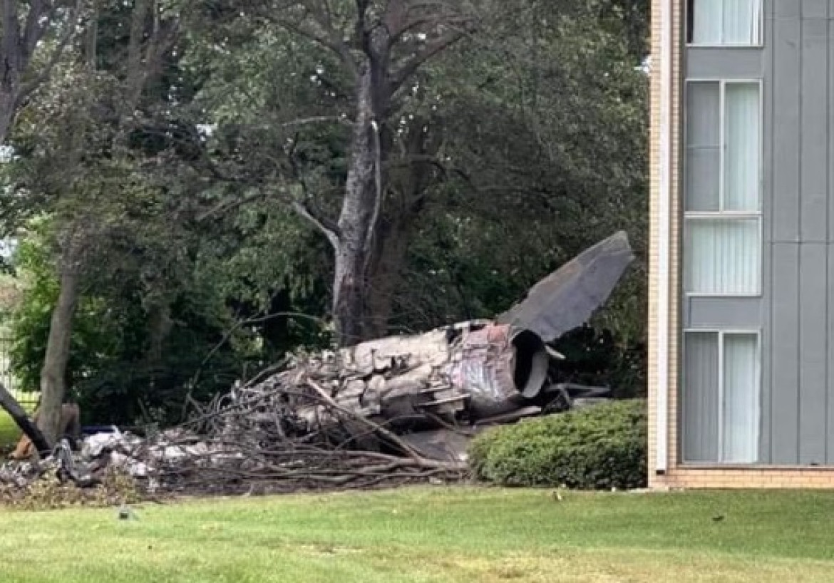 Así quedó el avión que se estrelló en Michigan, Estados Unidos. Foto: Twitter.