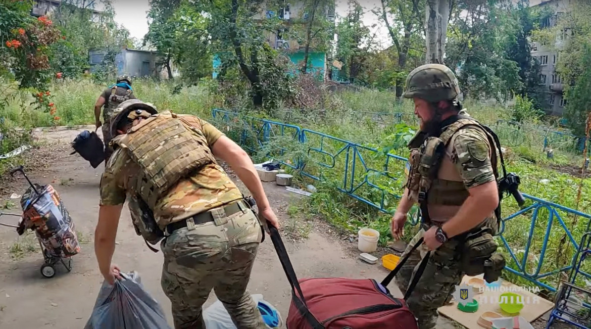 Guerra entre Rusia y Ucrania. Soldados en evacuación. Foto: NA.