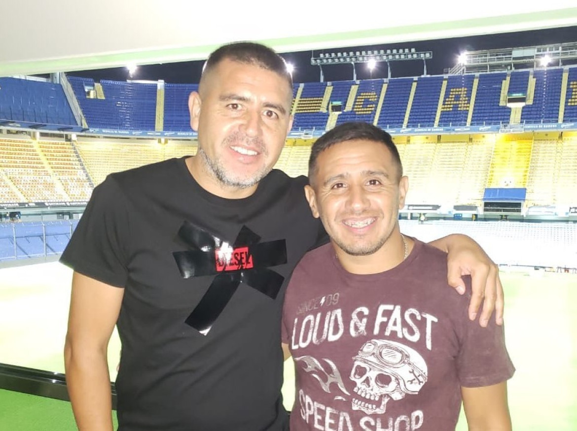 Juan Román Riquelme junto a su hermano Cristian. Foto: Instagram @criquelme83.