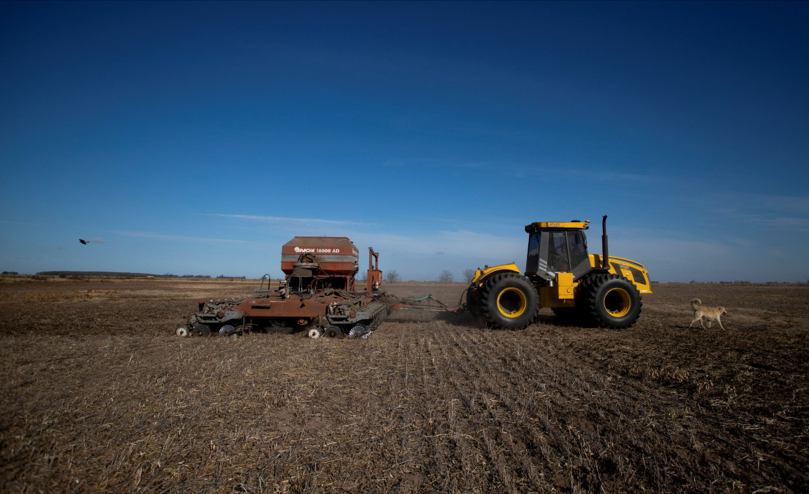 Trabajos en un campo. Foto: Reuters.