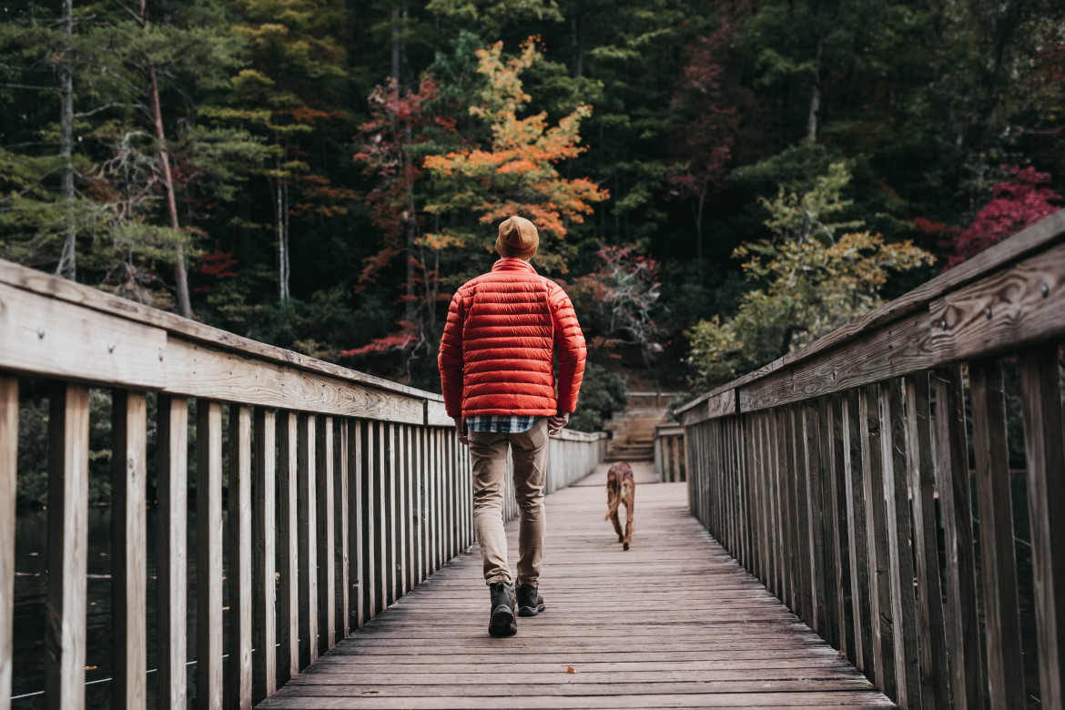 Caminar disminuye el riesgo de muerte. Foto: Unsplash.