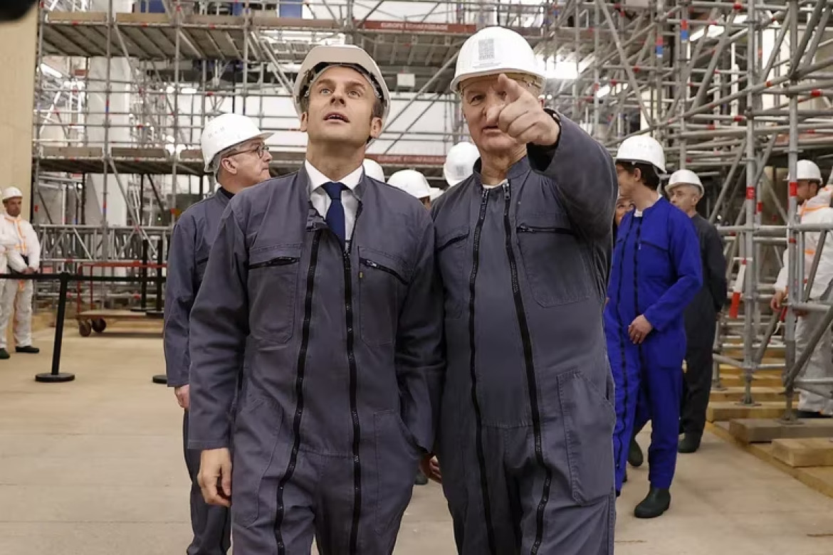 Jean-Louis Georgelin y Macron en una visita a Notre Dame. Foto: Reuters