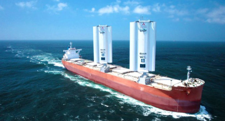 El Pyxis Ocean es el primer buque de carga que será impulsado con energía eólica. Foto Twitter.