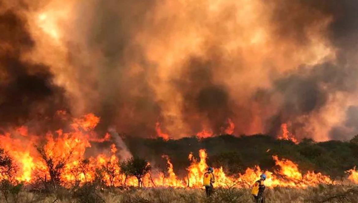 Fuego sin control en Córdoba. Foto, Twitter.