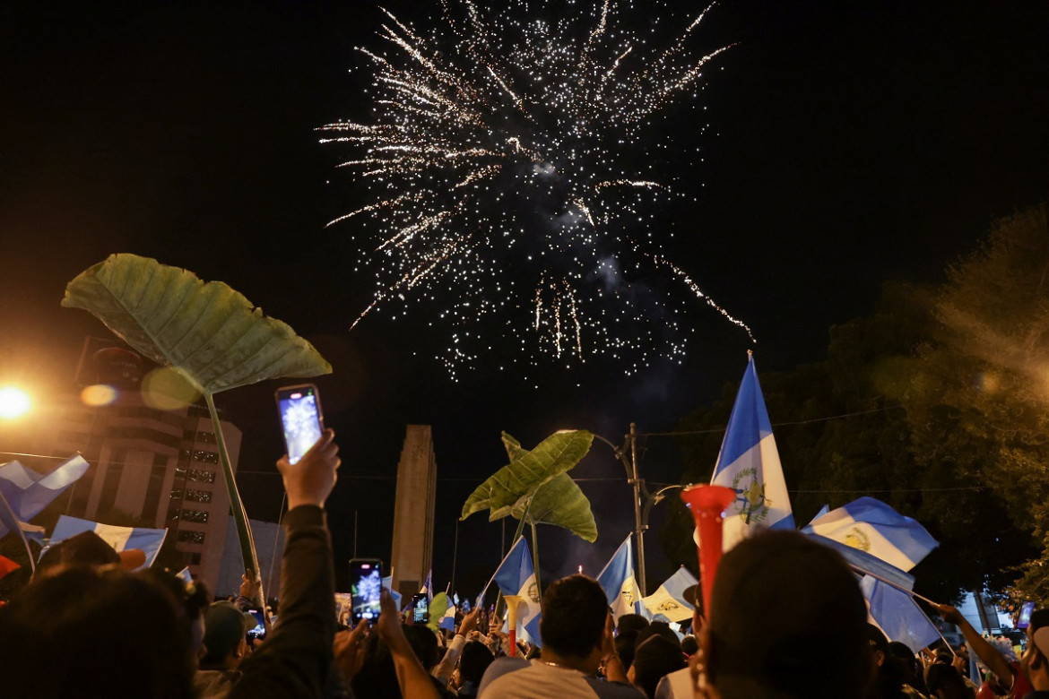 Los festejos en Guatemala tras el triunfo de Bernardo Arévalo de León. Foto: Reuters.