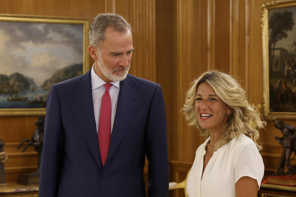 Felipe VI junto a Yolanda Díaz, de Sumar. Foto: EFE.