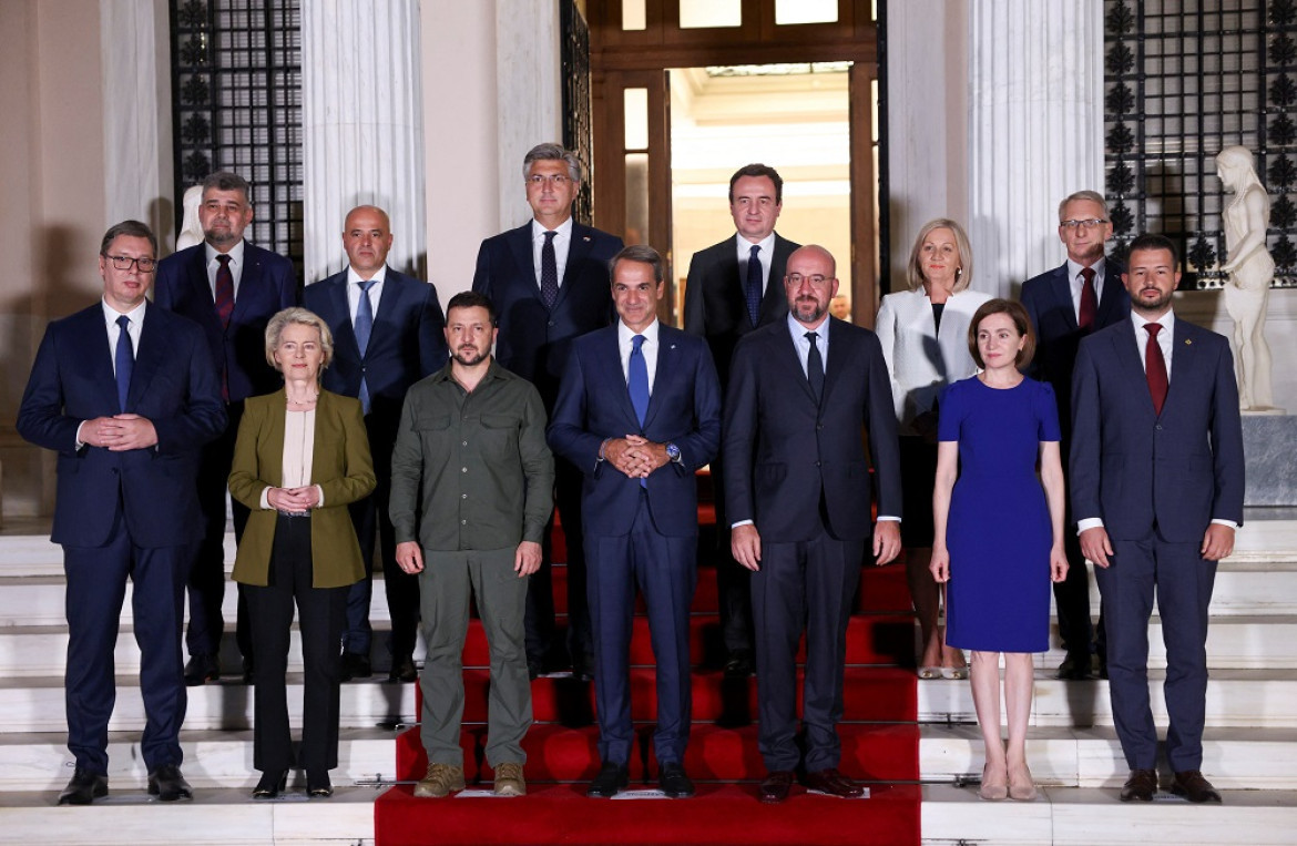 Foto en conjunto de las autoridades presentes en Atenas. Foto: Reuters.