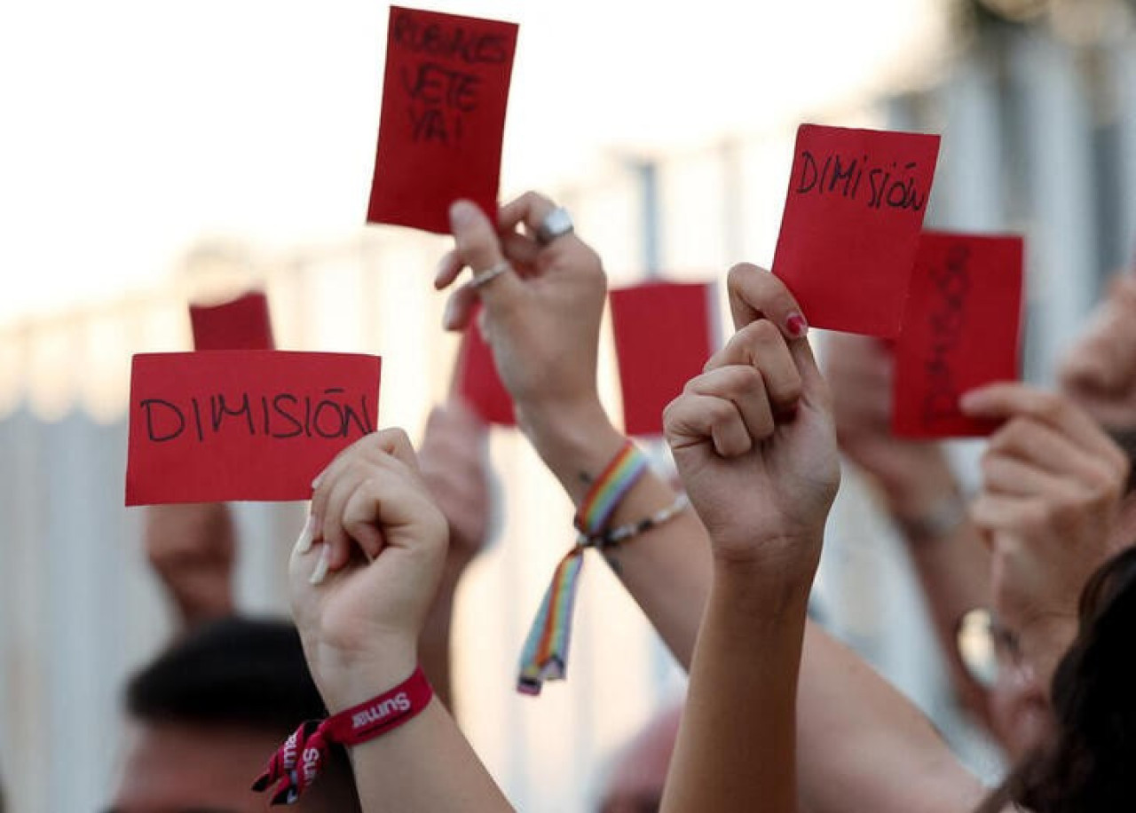 Manifestación en contra de Luis Rubiales. Foto: Reuters.