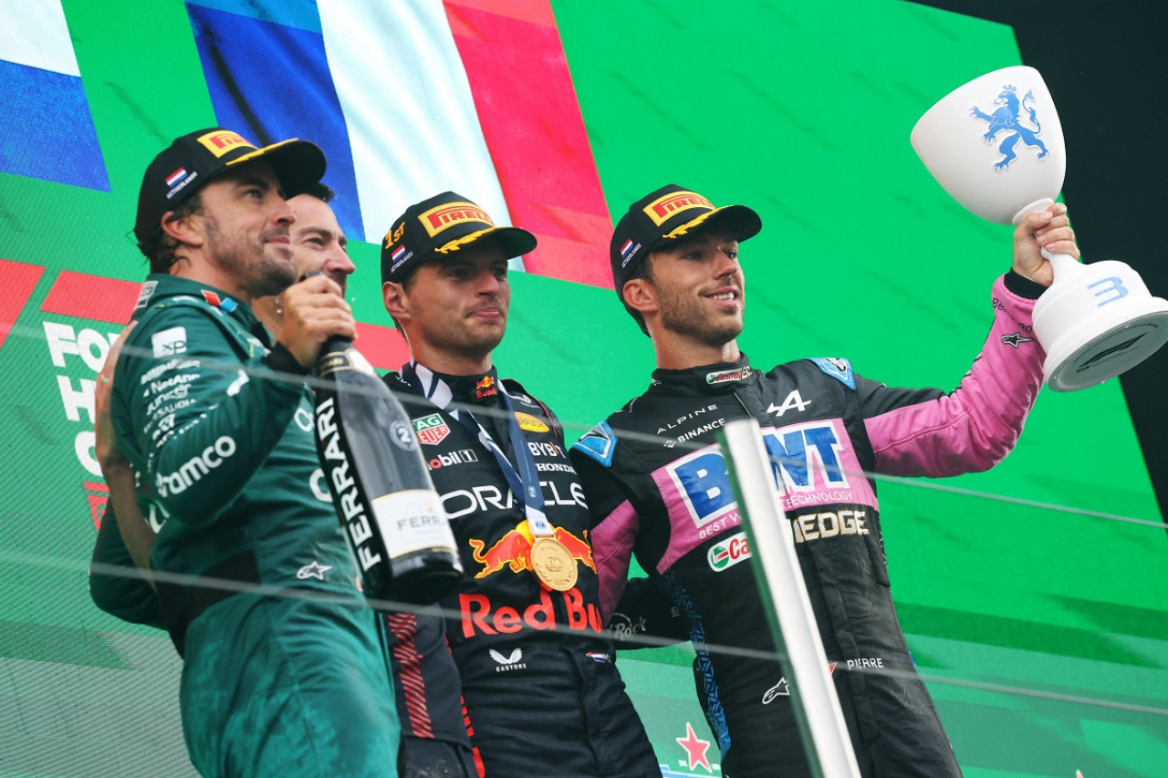 Verstappen, Alonso y Gasly, el podio del Gran Premio de Países Bajos. Foto: Reuters.
