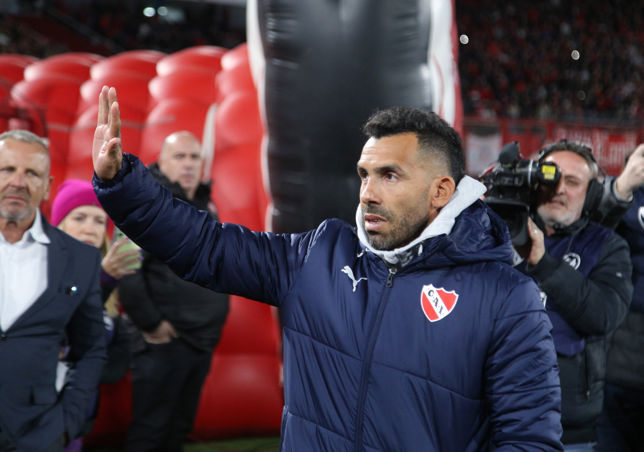 Carlos Tevez debutó con un triunfo en Independiente. Foto: NA.