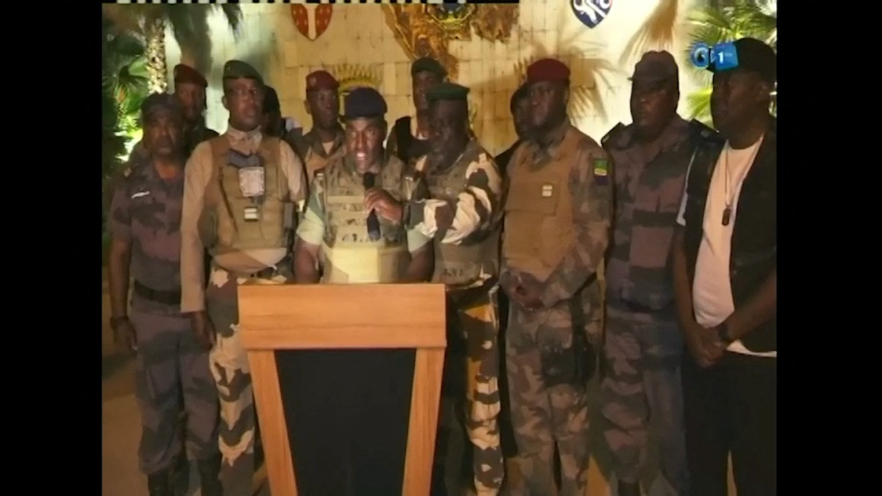 Los militares que tomaron el poder en Gabón. Foto: Reuters.