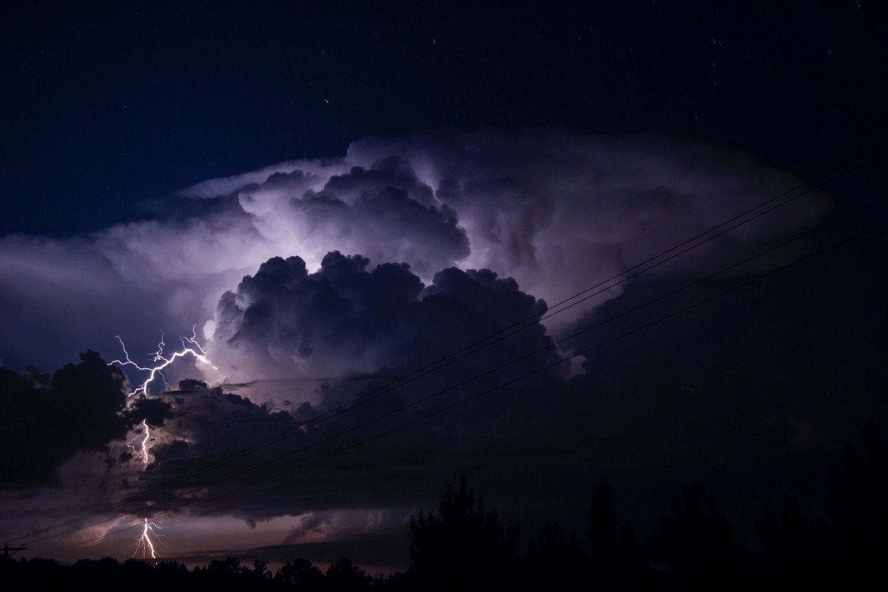 La tormenta de Santa Rosa llega entre los últimos cinco días de agosto y primeros cinco de septiembre. Foto: Unsplash.