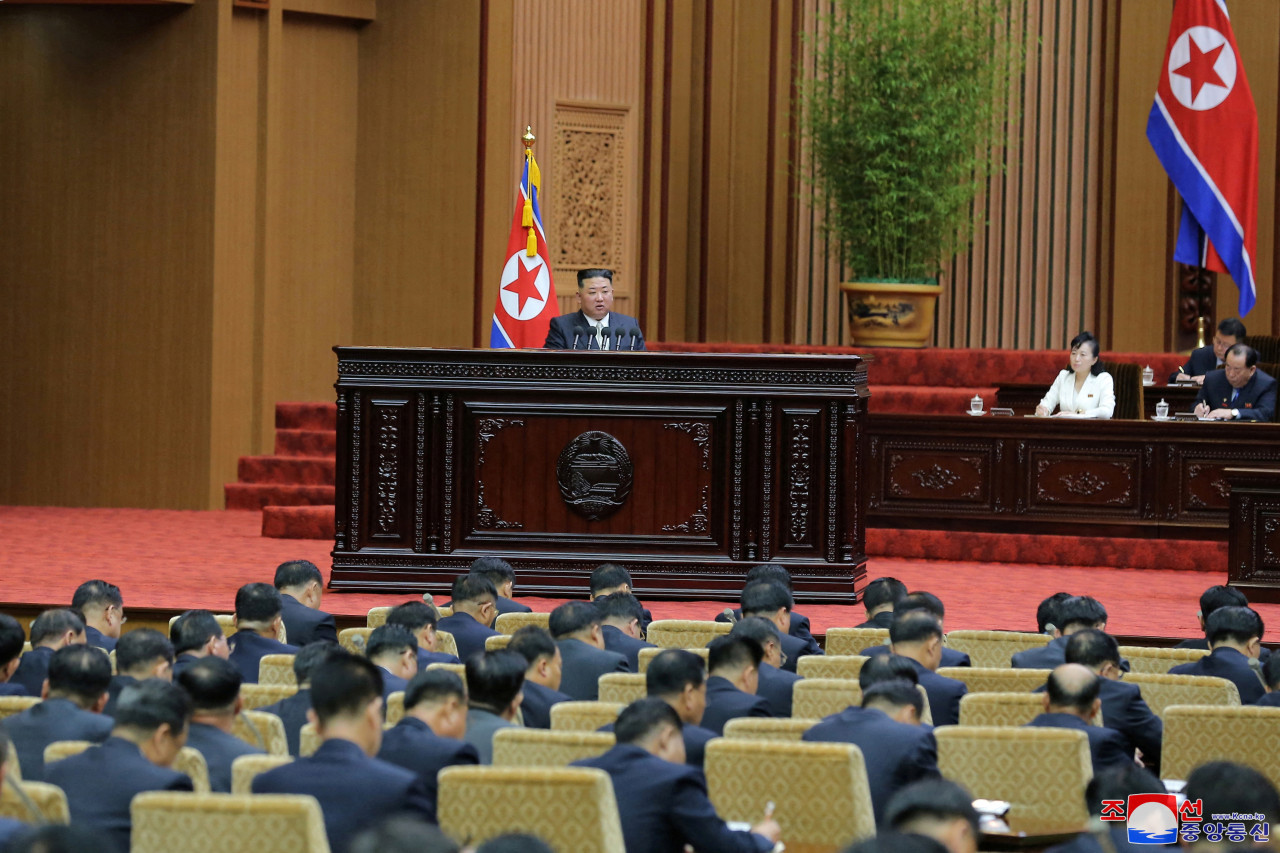 Kim Jong-un ante el Parlamento de Corea del Norte. Foto: REUTERS.