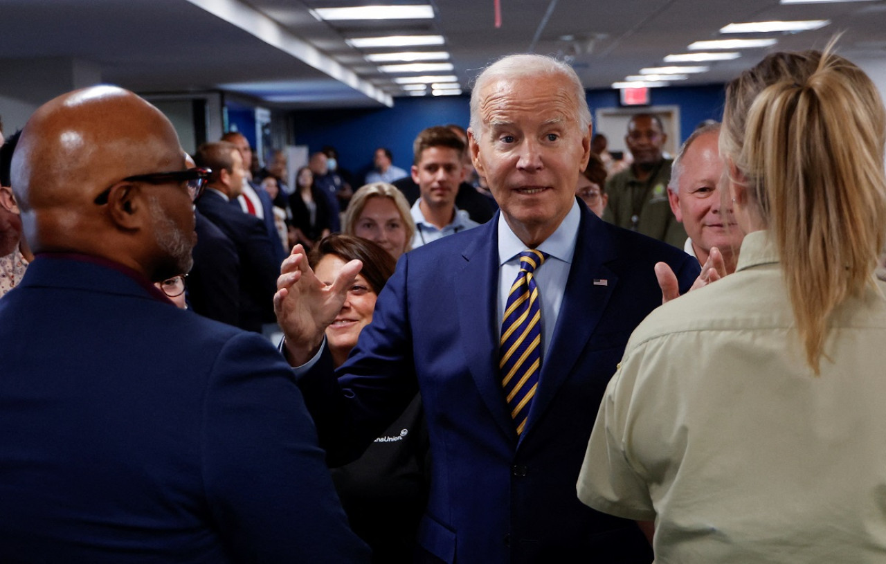 Joe Biden se verá las caras con el gobernador Ron DeSantis. Foto: Reuters.