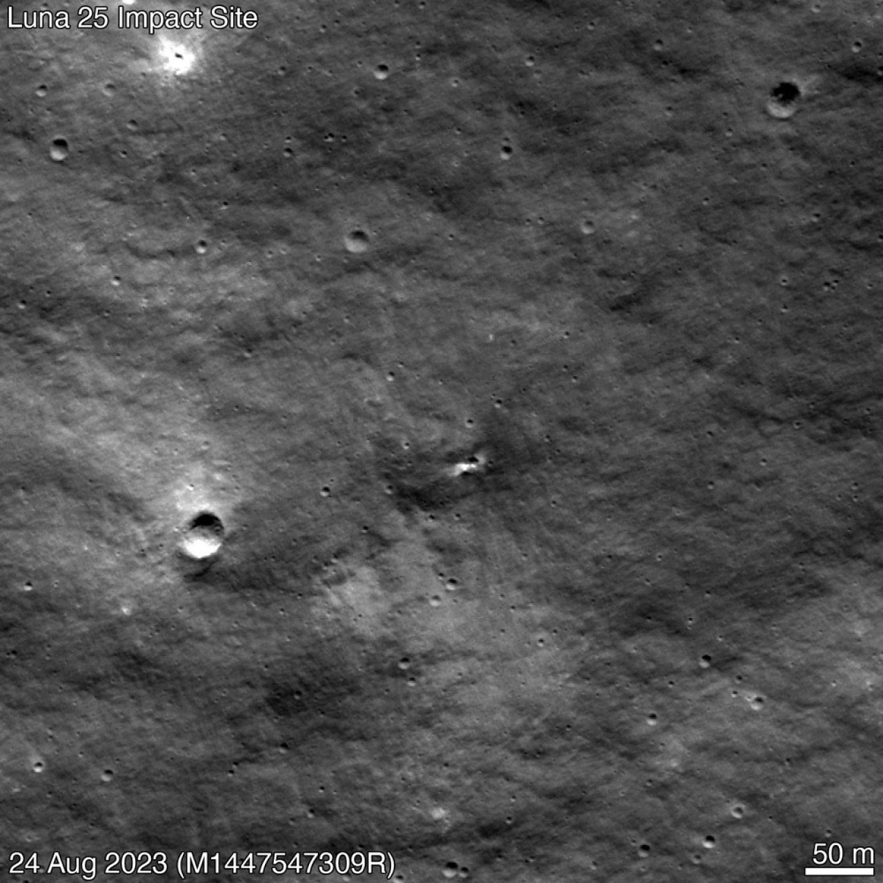 El cráter que provocó la misión fallida rusa "Luna-25". Foto: EFE.