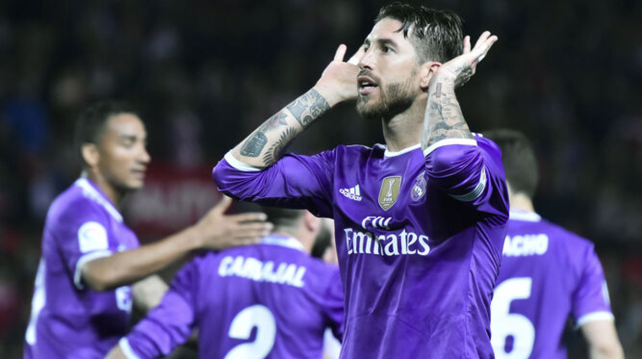 Sergio Ramos, en su gesto provocador. Foto: EFE