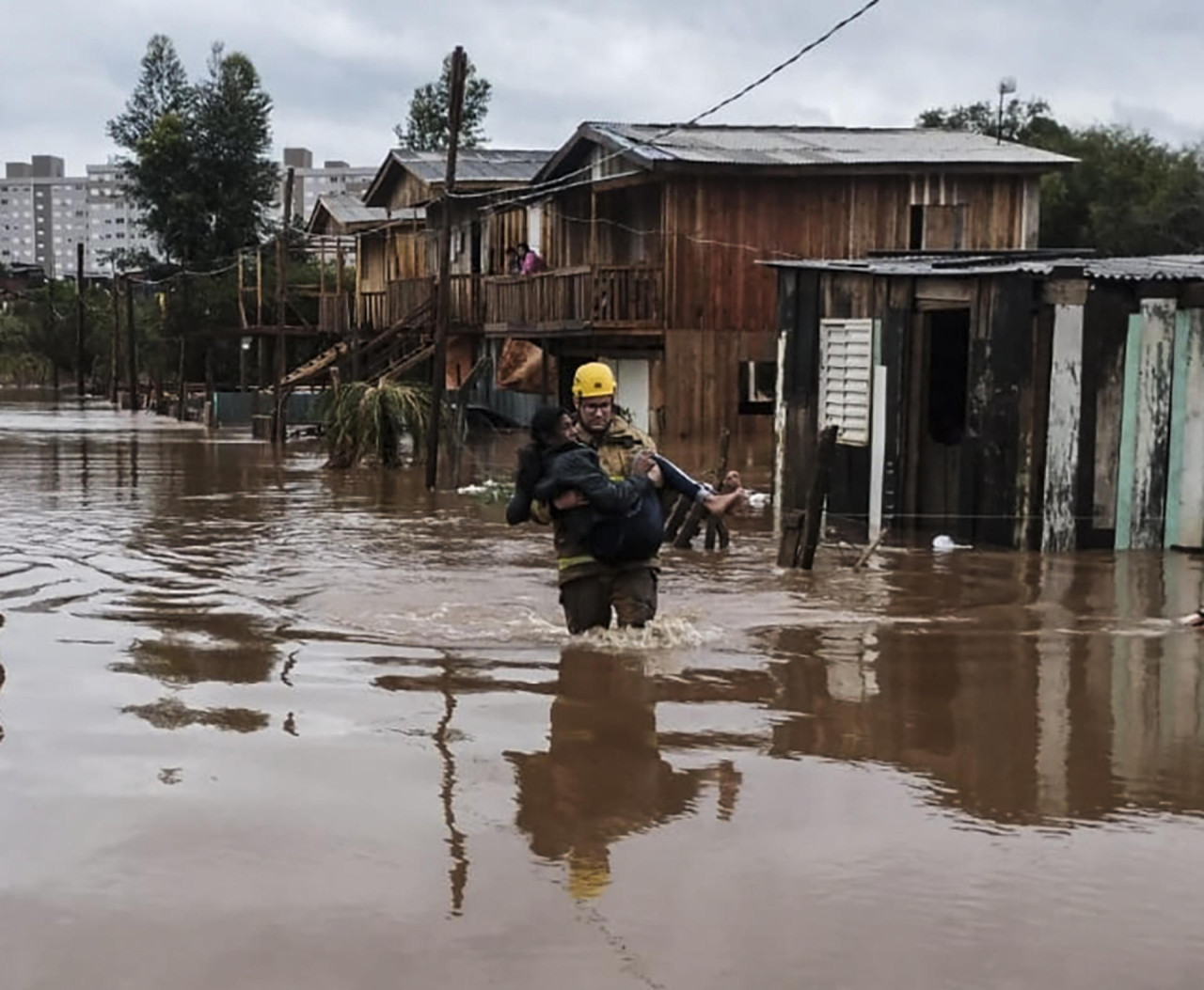 Labores de rescate tras paso de ciclón en sur de Brasil. EFE