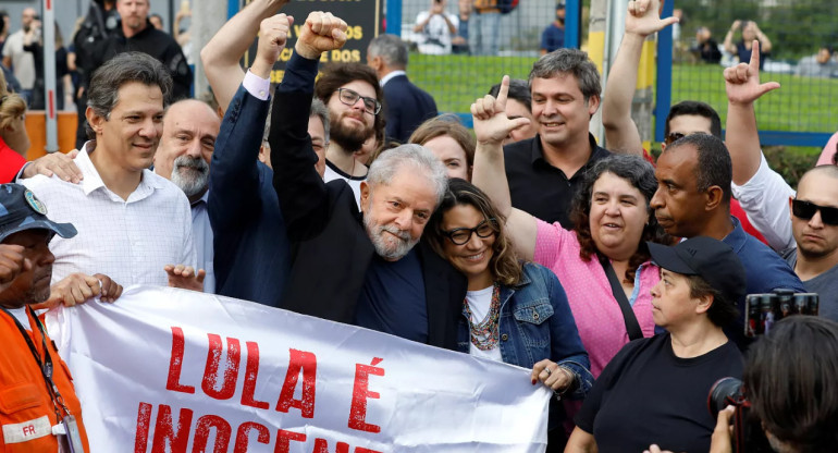 Lula da Silva cuando recuperó la libertad. Foto: EFE