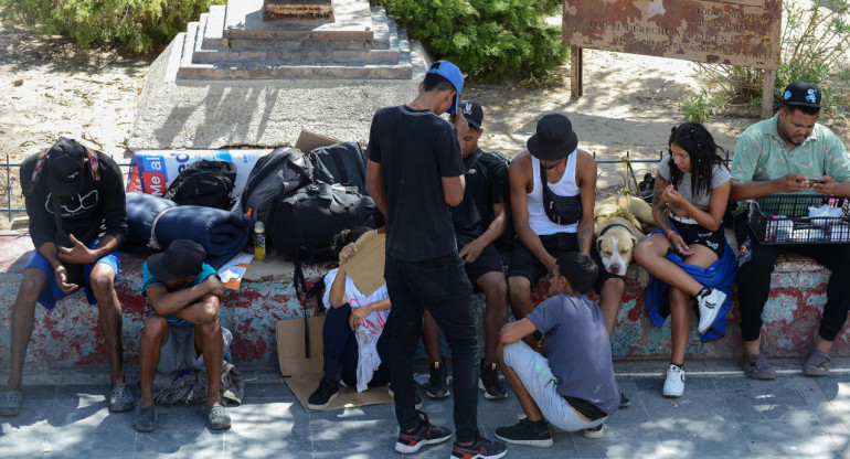 Migrantes copan los parques de Ciudad Juárez. Foto: Unsplash
