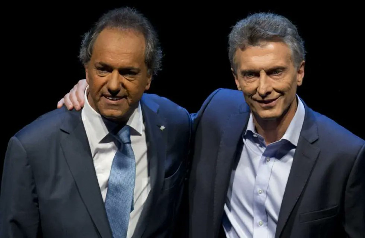 Debate entre  Scioli y Macri. Foto, Twitter:@guille_mclave