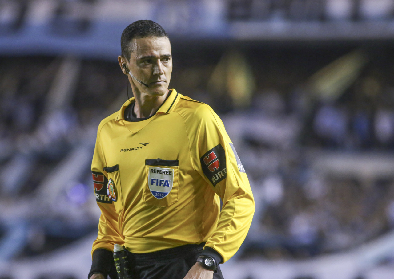 Wilmar Roldán, el árbitro de Argentina-Ecuador. Foto: NA.