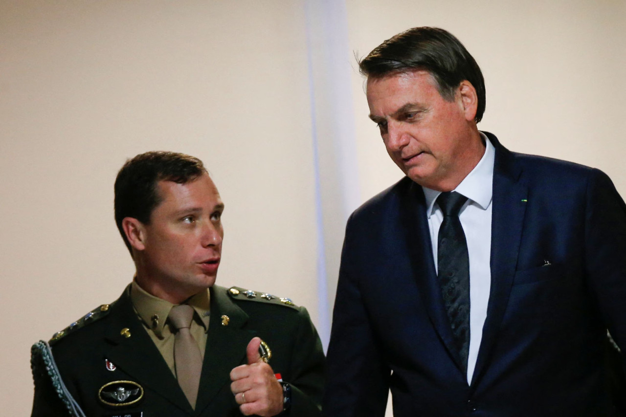 Mauro Cid y Jair Bolsonaro. Foto: Reuters