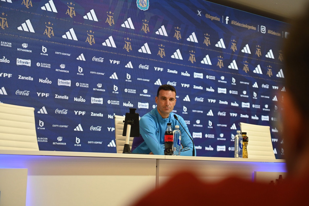 Lionel Scaloni en conferencia de prensa. Foto: Télam.