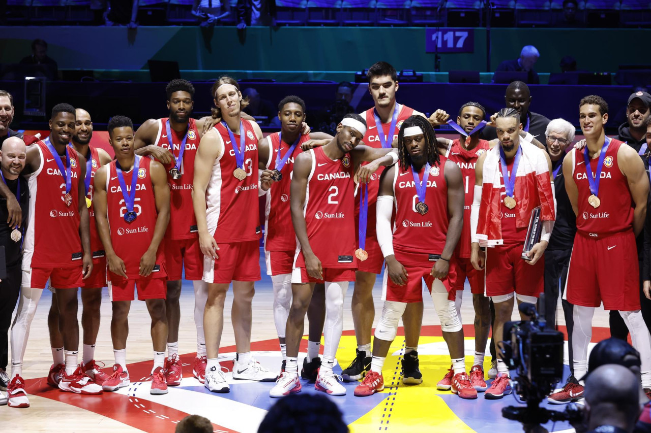 Canadá venció a Estados Unidos y se quedó con la medalla de bronce en el Mundial de básquet 2023. Foto: EFE.