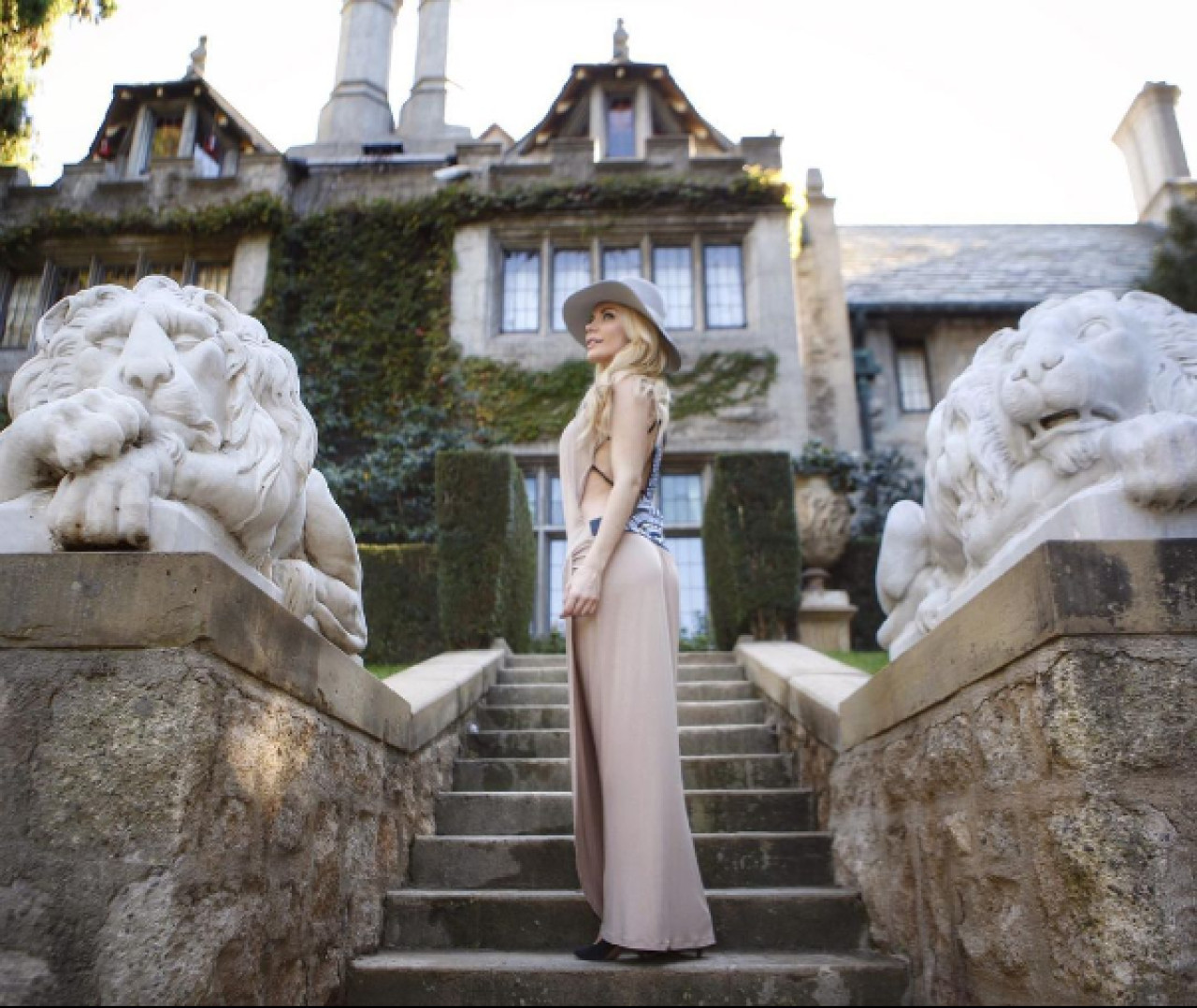 Crystal Hefner en la mansion Playboy. Foto: Instagram @CrystalHefner