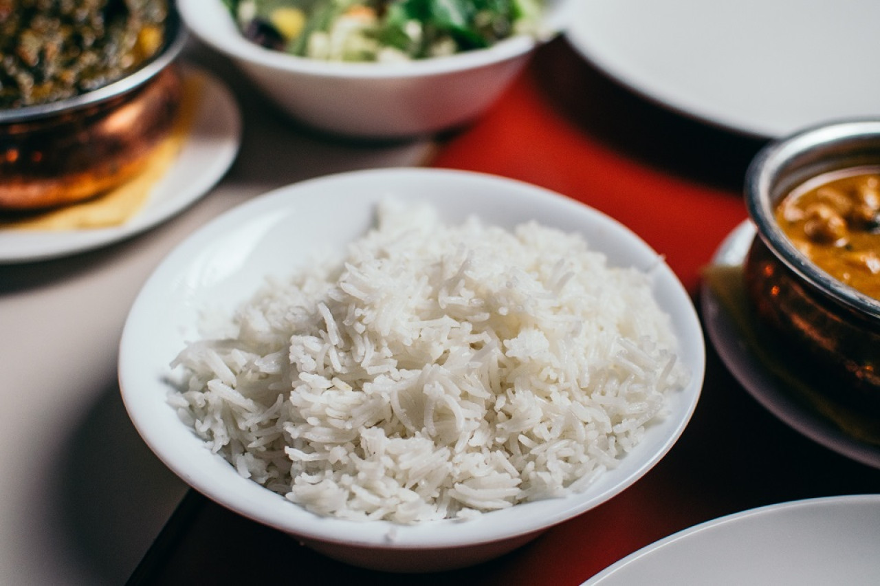 Estudios mostraron que el arroz almacena una cantidad importante de microplásticos. Foto: Unsplash.