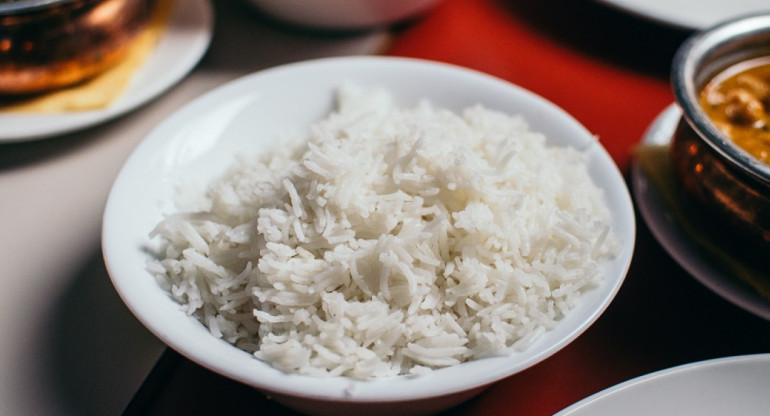 Estudios mostraron que el arroz almacena una cantidad importante de microplásticos. Foto: Unsplash.