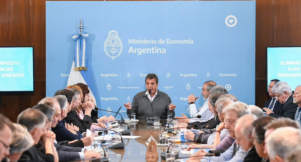 Sergio Massa durante la reunión con dirigentes sindicales para presentar las modificaciones al impuesto a las ganancias. Foto NA