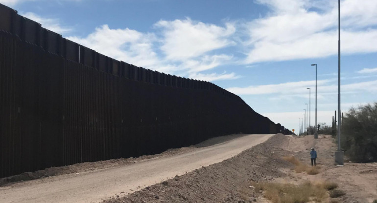 El muro en la frontera entre México y Estados Unidos. Foto: EFE