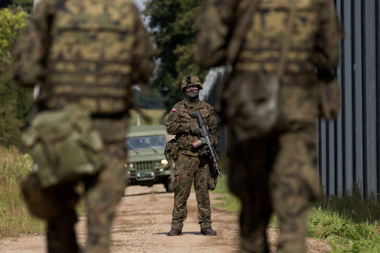 Soldados polacos en la frontera con Bielorrusia. Foto: REUTERS.