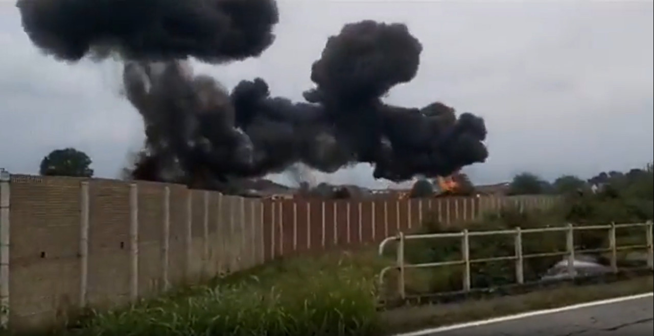 Avión italiano se estrelló contra el suelo y mató a una niña de 5 años. Foto: Captura de video.