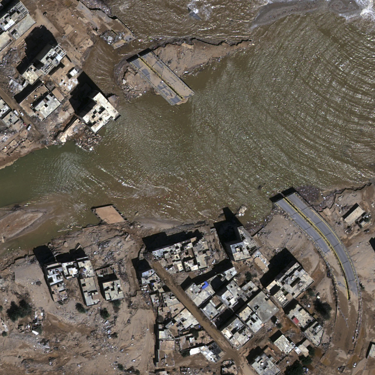 Caos en Libia producto de las inundaciones. Foto: EFE