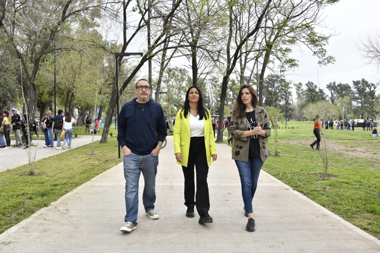 Se realizó el festejo del día de la primavera y del estudiante en Malvinas Argentinas