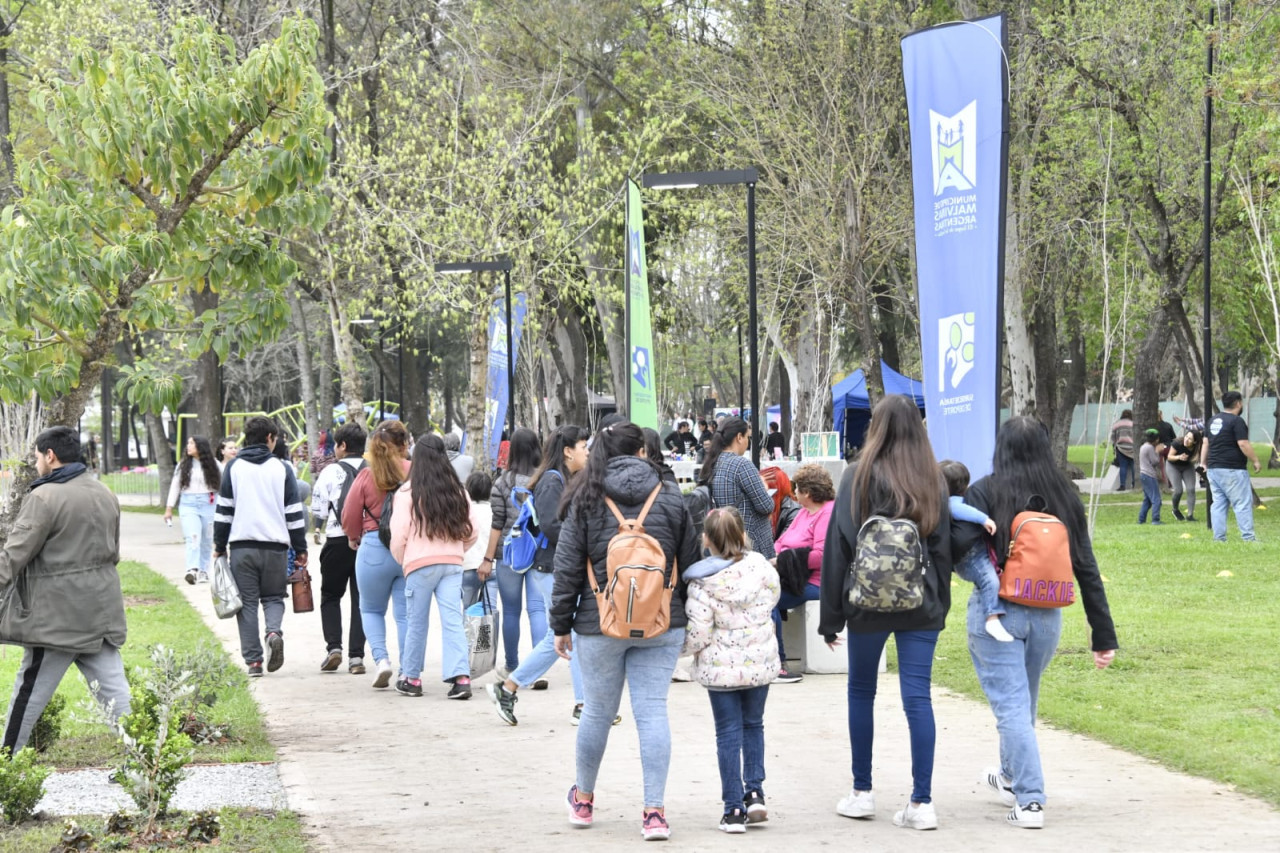 Se realizó el festejo del día de la primavera y del estudiante en Malvinas Argentinas